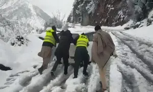 خیبرپختونخوا: برفباری میں پھنسے 3 ہزار سے زائد افراد کو ریسکیو کر لیا گیا