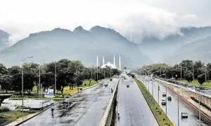 Cold wave grips Pakistan as rain, snow continue in many areas