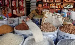 رواں ماہ مہنگائی 5 سے 6 فیصد کے درمیان رہنے کا امکان: آؤٹ لک رپورٹ جاری رواں ماہ مہنگائی 5 سے 6 فیصد کے درمیان رہنے کا امکان: آؤٹ لک رپورٹ جاری