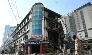 گُل پلازہ میں آگ کی وجہ سامنے آگئی، تحقیقاتی رپورٹ میں بچہ قصوروار قرار