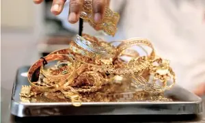 بیچنا ہے یا نہیں، پاکستان میں آج فی تولہ سونے کی قیمت کہاں پہنچ سکتی ہے؟