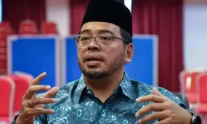 &rsquo;کام کا دباؤ لوگوں کو ہم جنس پرست بنا دیتا ہے&lsquo;: ملائیشیا کے وزیر کی انوکھی منطق