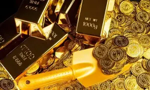 تاریخی بلندی کے بعد سونے کی قیمتوں میں بڑی کمی، فی تولہ کتنا سستا ہوا؟ تاریخی بلندی کے بعد سونے کی قیمتوں میں بڑی کمی، فی تولہ کتنا سستا ہوا؟