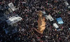 امریکا میں ٹرمپ کے امیگریشن اہلکاروں کے خلاف ہزاروں افراد کا مظاہرہ امریکا میں ٹرمپ کے امیگریشن اہلکاروں کے خلاف ہزاروں افراد کا مظاہرہ