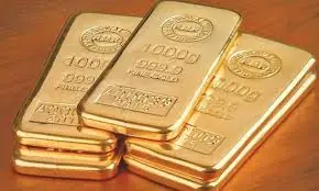 Gold price slumps further, per tola falls to Rs490,362