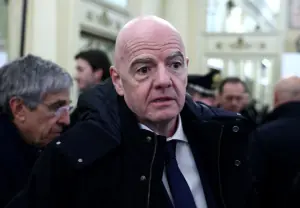 FIFA boss Infantino supports lifting ban on Russia