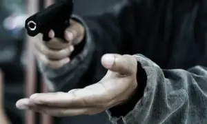 Armed robbers loot 200 tolas of gold, $100,000 in Karachi heist