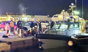 یونان میں مہاجرین کی کشتی اور کوسٹ گارڈ بوٹ میں تصادم، 15 افراد ہلاک