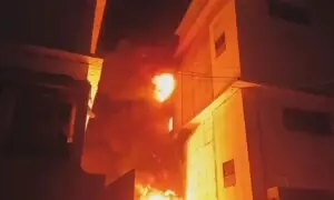 کراچی: پلاسٹک کی فیکٹری میں آتشزدگی، فائربریگیڈ کی 10 گاڑیاں آگ بجھانے میں مصروف