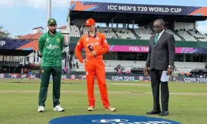 ٹی 20 ورلڈ کپ پہلا میچ : پاکستان کا ٹاس جیت کر پہلے فیلڈنگ کا فیصلہ