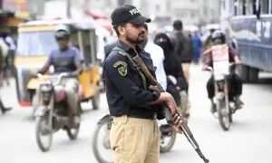 کراچی میں پولیس مقابلے اور ٹریفک حادثات، ایک شخص جاں بحق، متعدد زخمی