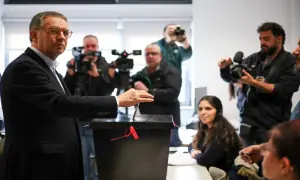 Socialist Seguro heads for landslide win in Portugal presidential runoff