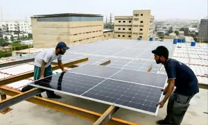 نیٹ میٹرنگ کی جگہ اب نیٹ بلنگ: کون سے سولر صارفین زیادہ متاثر ہوں گے؟