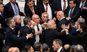 وزیر کی تقرری، ترکیہ کی پارلیمنٹ میں لاتوں اور گھونسوں کی بارش