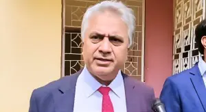 &rsquo;سائیں فُل ماحول میں&lsquo;: سندھ یونیورسٹی کے پرو وائس چانسلر کی نشے میں دُھت انگریزی وائرل