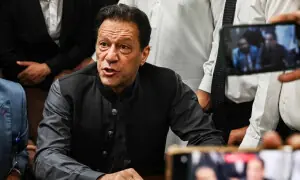 عمران خان کی دائیں آنکھ کی بینائی 15 فیصد رہ گئی ہے، رپورٹ سامنے آگئی