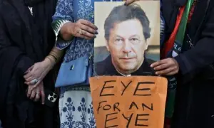 پی ٹی آئی کے اراکینِ اسمبلی کا رات سے پارلیمنٹ میں دھرنا جاری