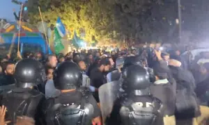 کراچی: سندھ اسمبلی کے باہر جماعت اسلامی کارکنان اور پولیس میں جھڑپیں، متعدد افراد زخمی، 10 سے زائد گرفتار