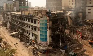 سانحہ گُل پلازہ: جوڈیشل کمیشن کا جائے وقوعہ کا دورہ، متاثرہ عمارت کا تفصیلی معائنہ