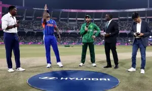 ٹی 20 ورلڈ کپ کا ہائی وولٹیج ٹاکرا: پاکستان کے خلاف بھارت کی پہلی وکٹ گر گئی