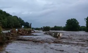 Wild New Zealand storm disrupts transport, leaves thousands without power