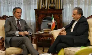 جنیوا: ایرانی وزیرِ خارجہ کی عالمی جوہری توانائی ایجنسی کے سربراہ سے اہم ملاقات