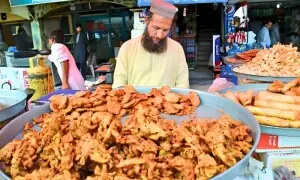 افطار میں پکوڑے کھانے کا رواج کہاں سے آیا؟ افطار میں پکوڑے کھانے کا رواج کہاں سے آیا؟