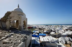 Ramazan begins in Gaza amid ruins of shattered mosques