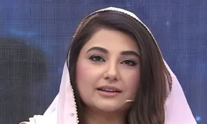 &rsquo;رمضان سے پہلے ساڑھیاں اور اب سر پر ڈوپٹا؟&lsquo; لائیو شو میں جویریہ سعود سے کالر کا سوال وائرل