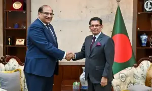 Pakistan holds first diplomatic meeting with Bangladesh&rsquo;s new government
