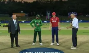 ٹی 20 ورلڈکپ: پاکستان کا انگلینڈ کے خلاف ٹاس جیت کر بیٹنگ کا فیصلہ