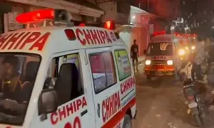 کراچی: شاہ فیصل کالونی میں مبینہ سلنڈر دھماکا، بچی سمیت 4 افراد زخمی کراچی: شاہ فیصل کالونی میں مبینہ سلنڈر دھماکا، بچی سمیت 4 افراد زخمی