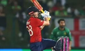 ٹی 20 ورلڈ کپ: پاکستان کو شکست دے کر انگلینڈ سیمی فائنل میں پہنچ گیا