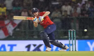 England edge Pakistan to reach semifinals