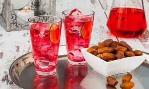 افطار میں گلاب سے تیار کردہ مشروبات کیا فوائد دیتے ہیں افطار میں گلاب سے تیار کردہ مشروبات کیا فوائد دیتے ہیں