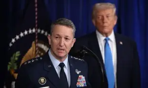 ٹرمپ سے دوستی یا ایران سے جنگ؟ امریکی جنرل دہری مشکل میں پھنس گئے ٹرمپ سے دوستی یا ایران سے جنگ؟ امریکی جنرل دہری مشکل میں پھنس گئے