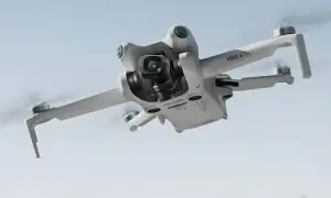 وفاقی حکومت نے ملک میں ڈرون اڑانے پر پابندی لگا دی