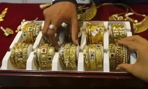 سونے کی آج پھر لمبی چھلانگ، فی تولہ کتنے کا ہوگیا؟