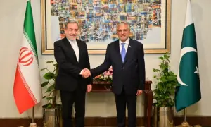 اسحاق ڈار اور ایرانی وزیرِ خارجہ کا رابطہ، ایران پر حملوں کی شدید مذمت