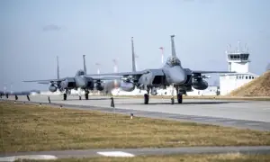 کویت میں امریکا کے متعدد طیارے گر کر تباہ، وزارت دفاع کی تصدیق