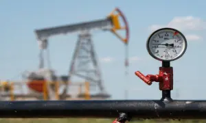 US crude jumps 10%, closing in on Brent&rsquo;s price as buyers seek barrels