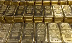 Gold prices fall sharply in Pakistan as global market weakens