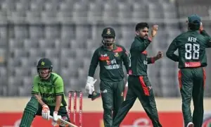 دوسرا ون ڈے: پاکستان کا بنگلادیش کو جیت کے لیے 275 رنز کا ہدف