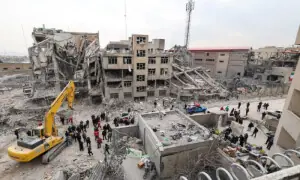 Trump says US to hit Iran &lsquo;very hard&rsquo; after easing Russian oil sanctions