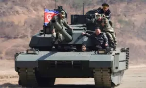 کم جونگ اُن کی 13 سالہ بیٹی پہلی بار ٹینک چلاتے منظرِ عام پر آ گئیں