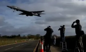 برطانیہ نے ایران پر حملوں کے لیے امریکا کو اپنے فوجی اڈّے دینے کی منظوری دیدی