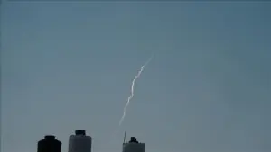 آج ایران کے کتنے بیلسٹک میزائل اور ڈرون حملے ناکام بنائے؟ یو اے ای نے بتادیا