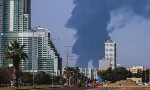 مشرقِ وسطیٰ میں 40 سے زائد توانائی تنصیبات تباہ، عالمی سپلائی اور تیل منڈیوں کو خطرہ