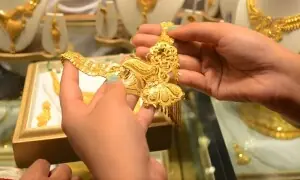 سونے کی قیمت میں تاریخ کی سب سے بڑی کمی، فی تولہ کتنے کا ہوگیا؟
