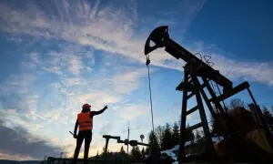 عالمی منڈی میں خام تیل سستا ہونے کے بعد پھر مہنگا، قیمت 100 ڈالر سے تجاوز